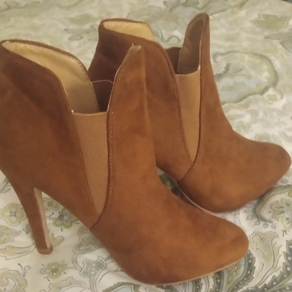 Bella Marie Chic Brown Ankle Booties Gently Used Size 7 - Picture 3 of 12